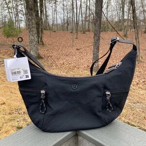 New Lululemon Black Slouchy Sling Bag 6L